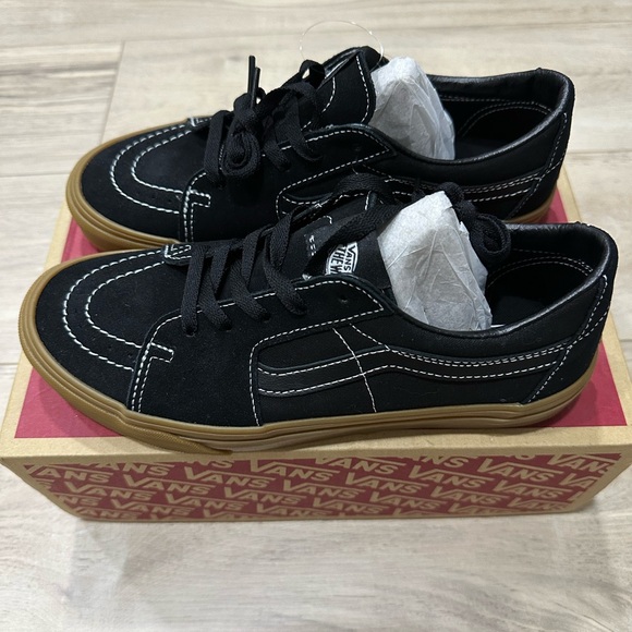 ✨NWOT✨ Vans Sk8-Low Black Sneakers with Gum Soles - Picture 3 of 4